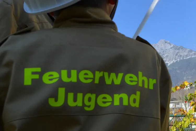 Jugend-Monatsbericht-Mai Jugend-Monatsbericht-Mai